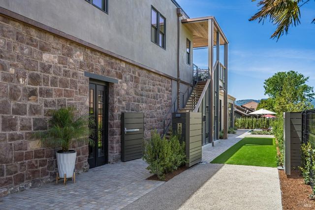 301 1st St W, Sonoma, CA 95476