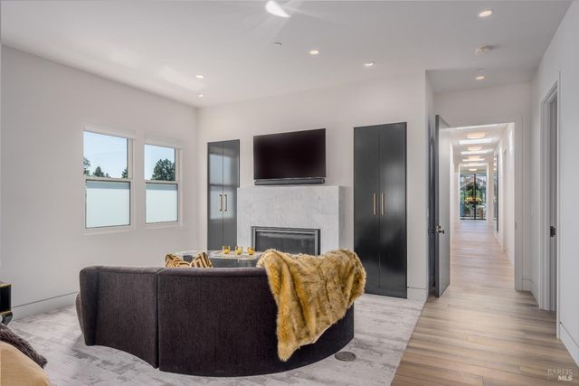 301 1st St W, Sonoma, CA 95476