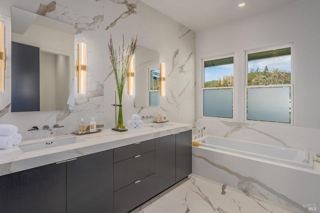 301 1st St W, Sonoma, CA 95476