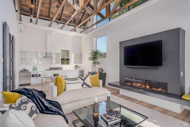 301 1st St W, Sonoma, CA 95476