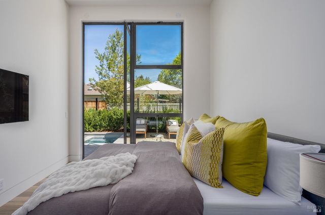 301 1st St W, Sonoma, CA 95476