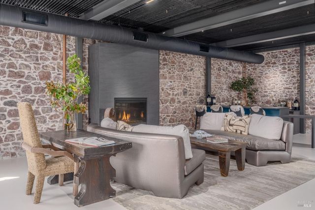 301 1st St W, Sonoma, CA 95476