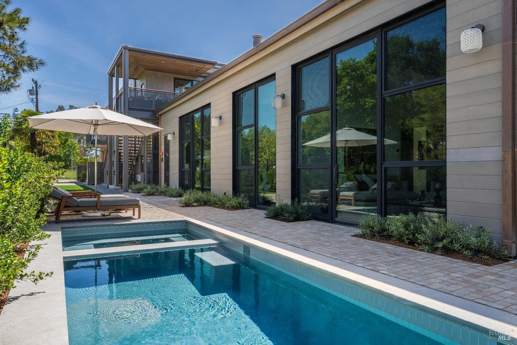 301 1st St W, Sonoma, CA 95476