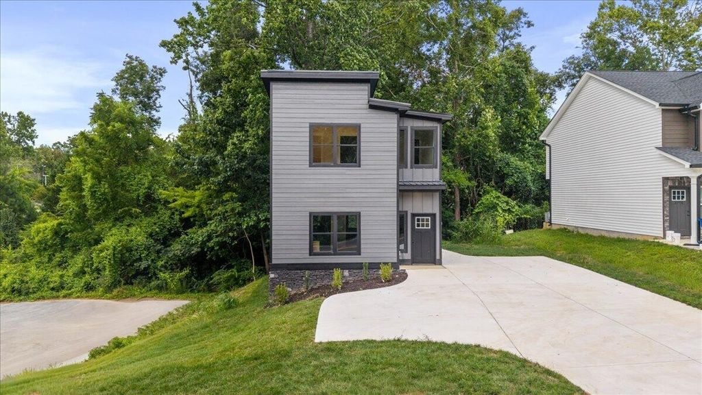 3008 Henderson Avenue, NW, Cleveland, TN 37312