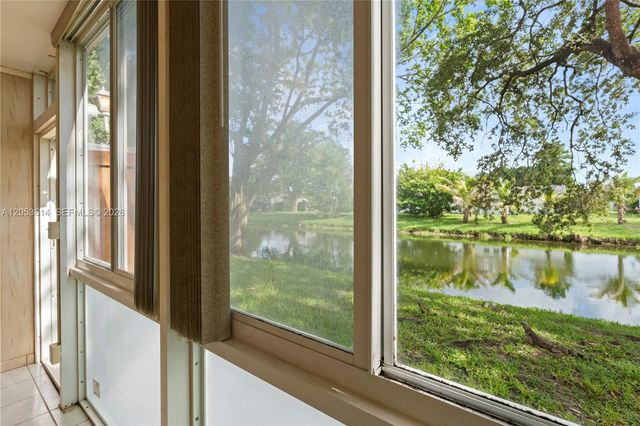 5950 Del Lago Circle 106, Sunrise, FL 33313