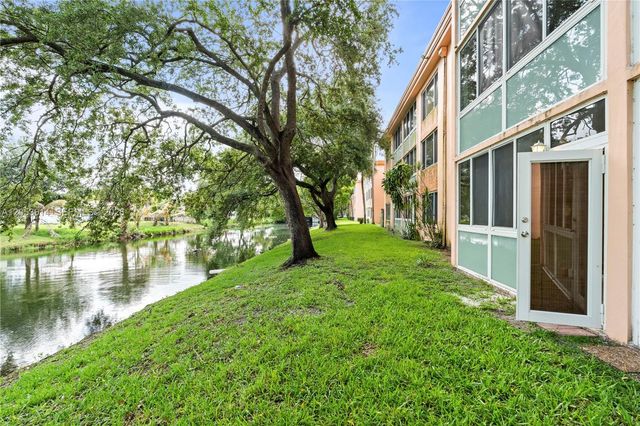 5950 Del Lago Circle 106, Sunrise, FL 33313