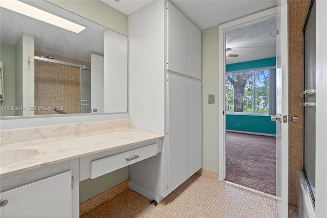 5950 Del Lago Circle 106, Sunrise, FL 33313