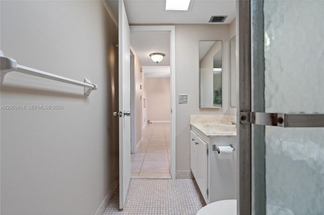 5950 Del Lago Circle 106, Sunrise, FL 33313