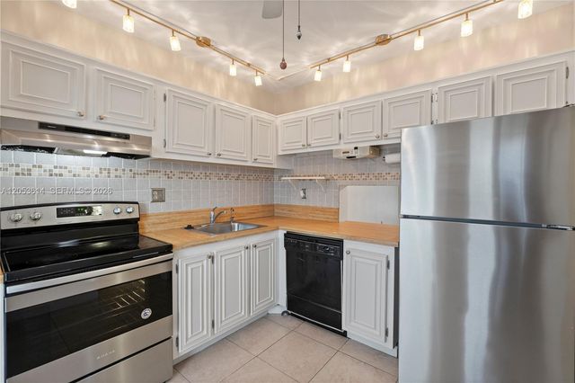 5950 Del Lago Circle 106, Sunrise, FL 33313
