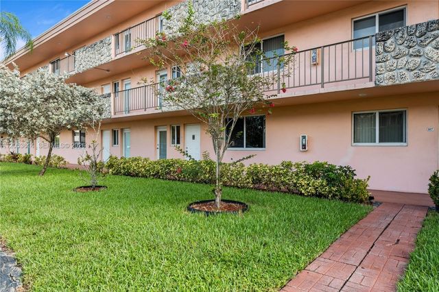 5950 Del Lago Circle 106, Sunrise, FL 33313