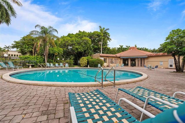 5950 Del Lago Circle 106, Sunrise, FL 33313