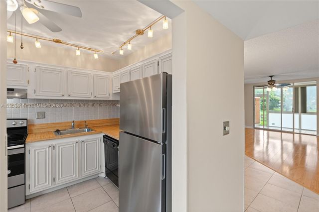 5950 Del Lago Circle 106, Sunrise, FL 33313