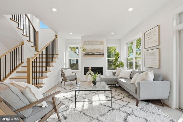 3218 BLUNDELL RD, Falls Church, VA 22042