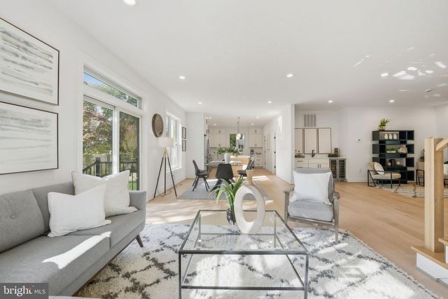 3218 BLUNDELL RD, Falls Church, VA 22042