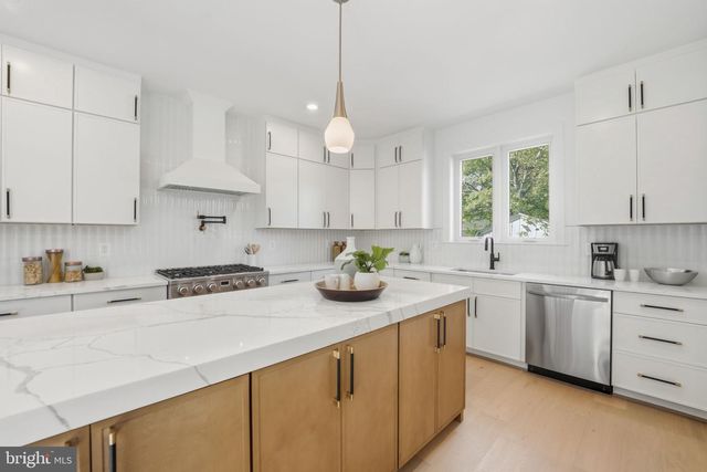 3218 BLUNDELL RD, Falls Church, VA 22042