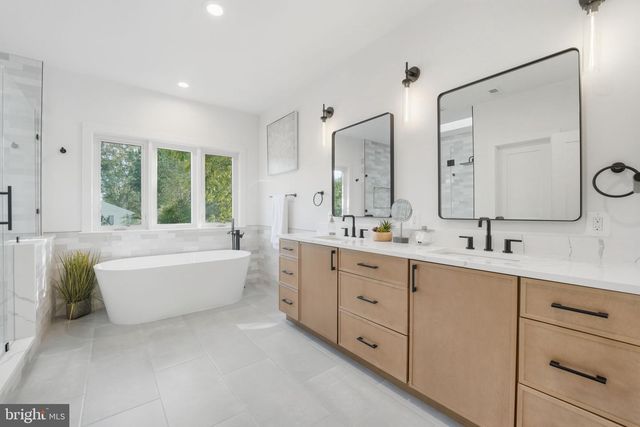 3218 BLUNDELL RD, Falls Church, VA 22042