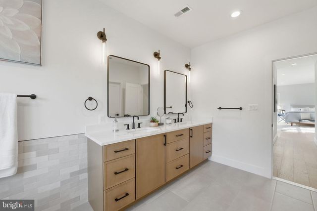 3218 BLUNDELL RD, Falls Church, VA 22042