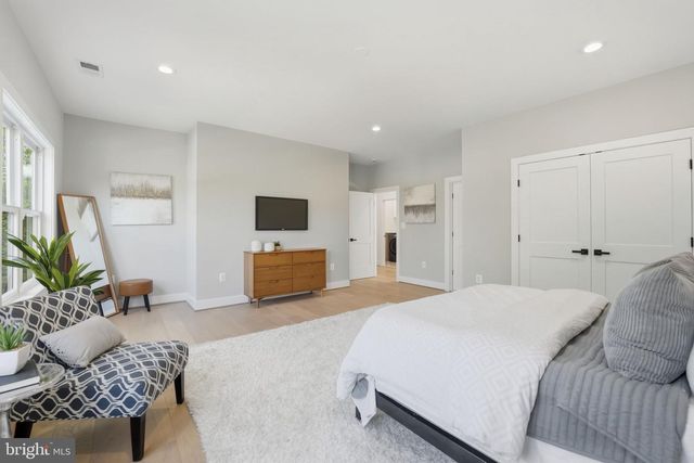 3218 BLUNDELL RD, Falls Church, VA 22042