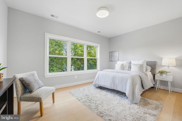 3218 BLUNDELL RD, Falls Church, VA 22042