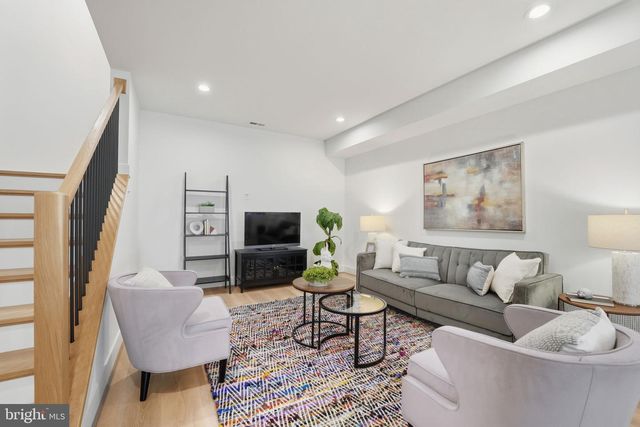 3218 BLUNDELL RD, Falls Church, VA 22042