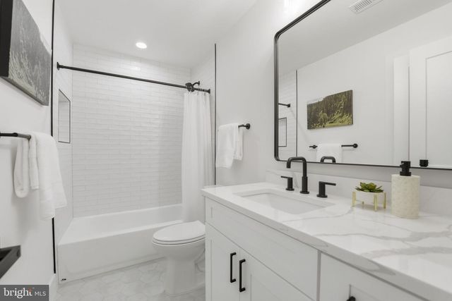 3218 BLUNDELL RD, Falls Church, VA 22042