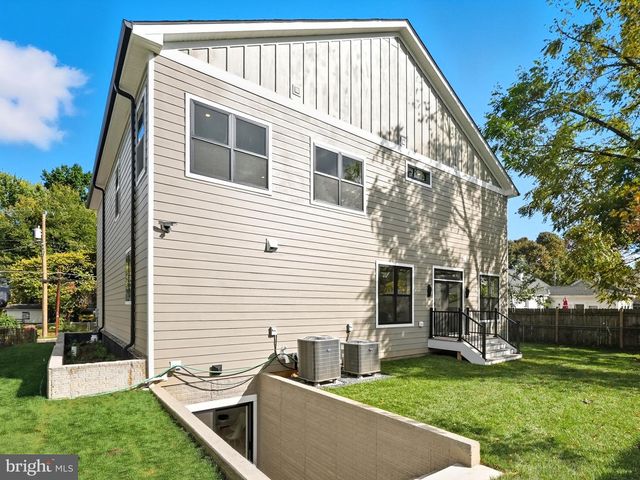 3218 BLUNDELL RD, Falls Church, VA 22042