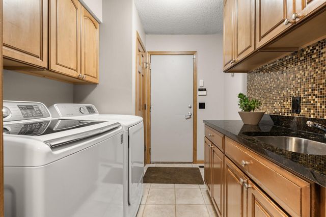 1420 Summit Shores Drive, Burnsville, MN 55306