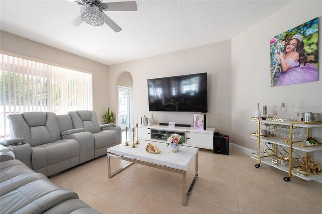 2122 CASCADES COVE DRIVE, Orlando, FL 32820