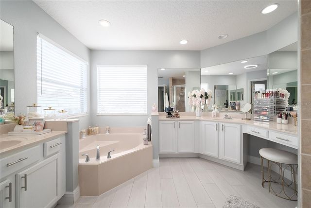 2122 CASCADES COVE DRIVE, Orlando, FL 32820