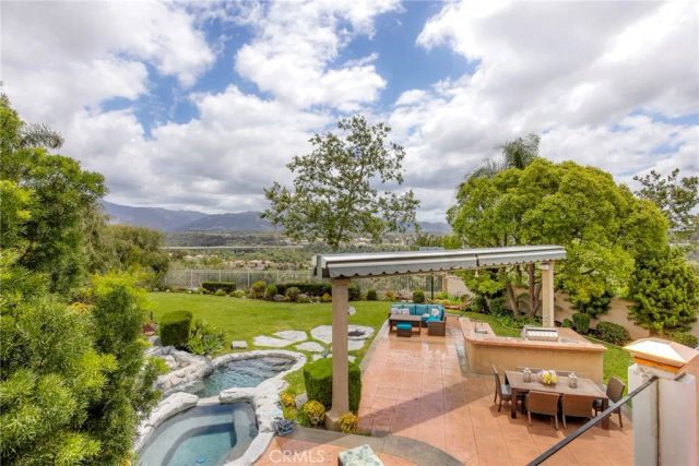 28 Calle Serra, Rancho Santa Margarita, CA 92688