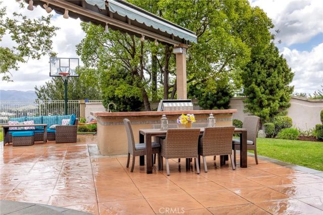 28 Calle Serra, Rancho Santa Margarita, CA 92688