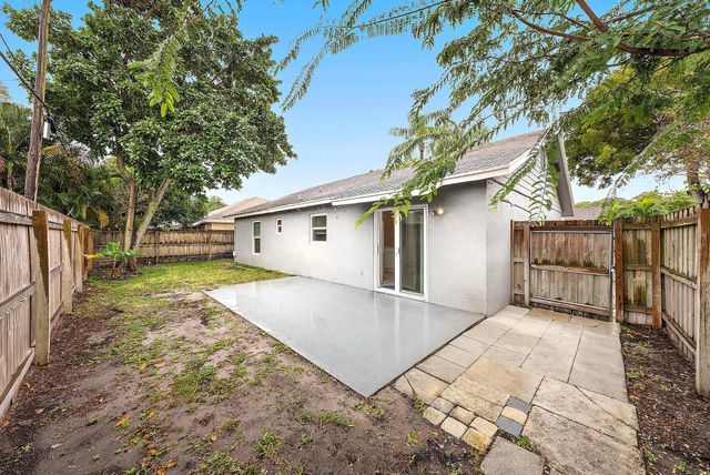 14576 Sunset Pines Drive, Delray Beach, FL 33445