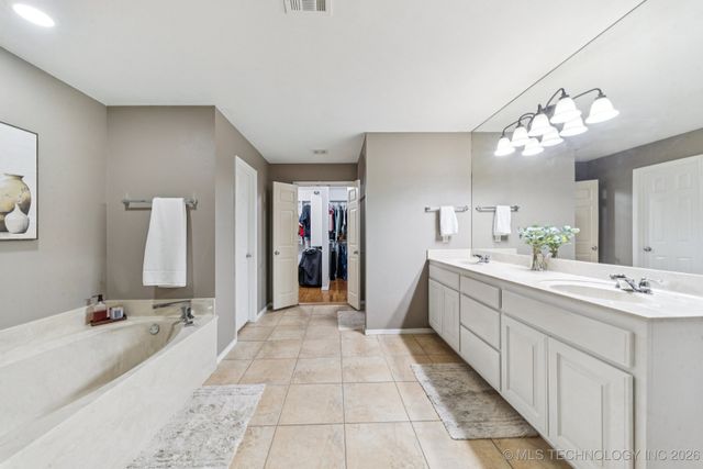 9314 N 93rd East Avenue, Owasso, OK 74055