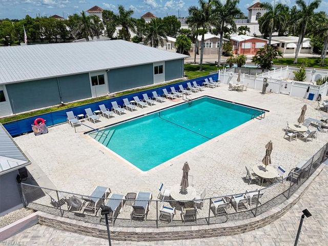 5773 Pink Panther DR, Fort Myers, FL 33908