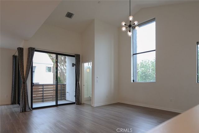 10700 W Octave, North Hollywood, CA 91601