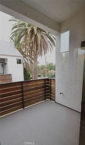 10700 W Octave, North Hollywood, CA 91601