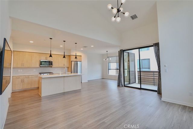 10700 W Octave, North Hollywood, CA 91601