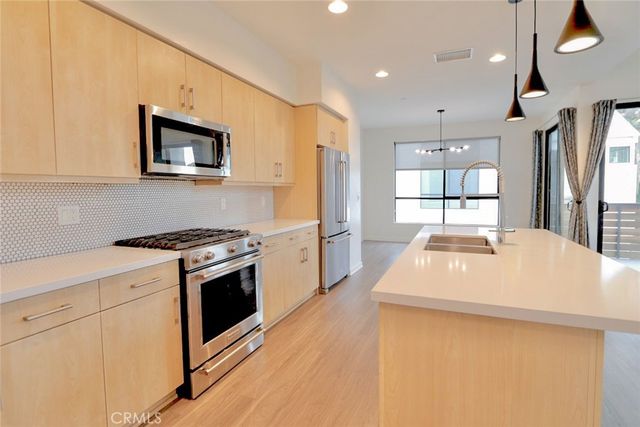 10700 W Octave, North Hollywood, CA 91601