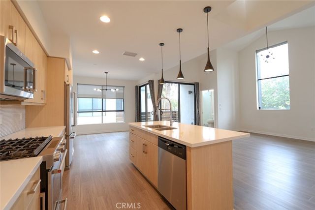 10700 W Octave, North Hollywood, CA 91601