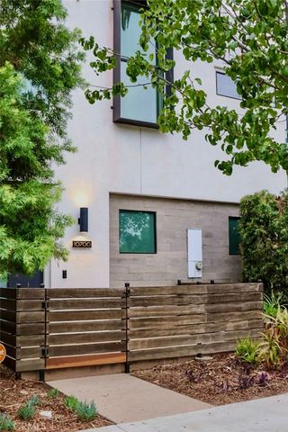 10700 W Octave, North Hollywood, CA 91601