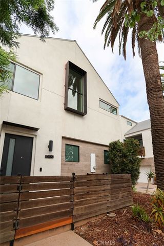 10700 W Octave, North Hollywood, CA 91601