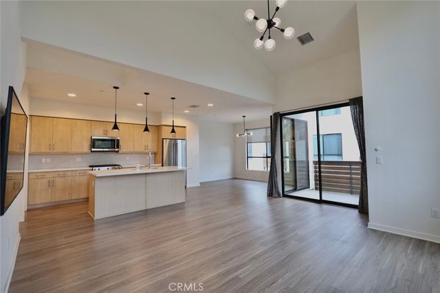 10700 W Octave, North Hollywood, CA 91601