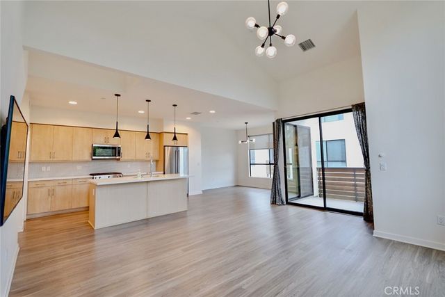 10700 W Octave, North Hollywood, CA 91601