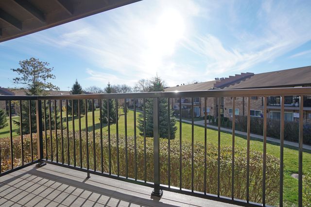 834 E Old Willow Road 209, Prospect Heights, IL 60070