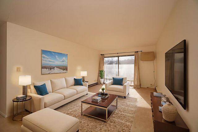 834 E Old Willow Road 209, Prospect Heights, IL 60070