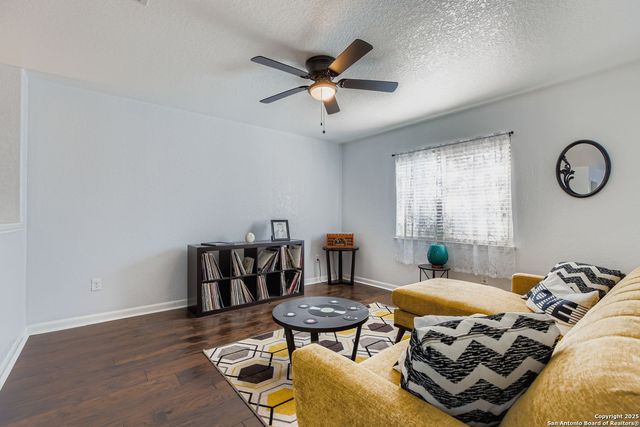 806 Horn Run, San Antonio, TX 78245