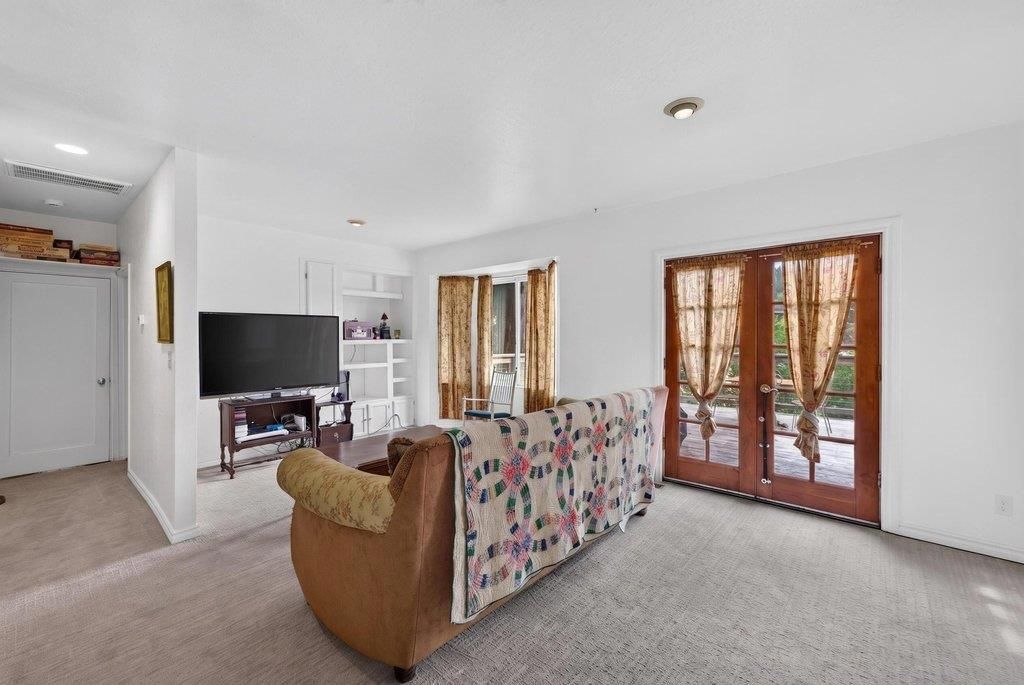 Image 4 of property listing at 885 Larkin Valley Road, Watsonville, CA 95076