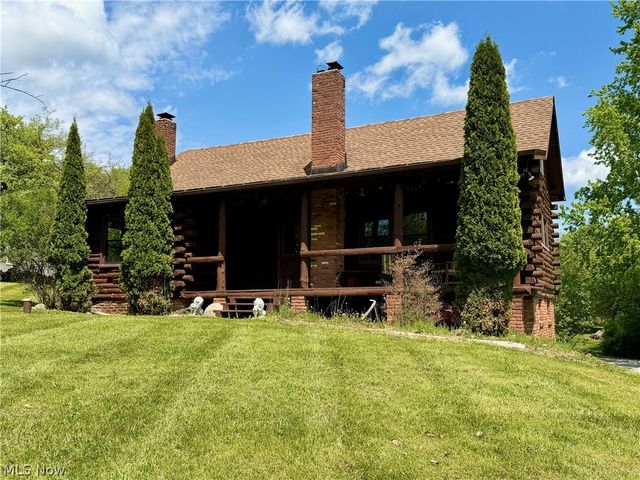 13665 Clover Lake Drive, Chardon, OH 44024