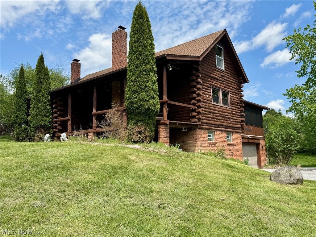 13665 Clover Lake Drive, Chardon, OH 44024