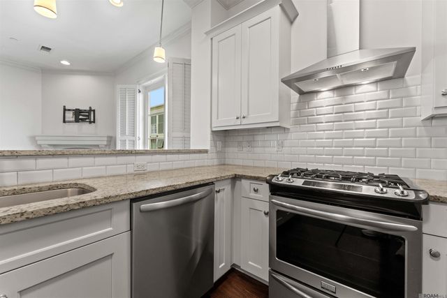 8201 Village Plaza Ct, Baton Rouge, LA 70810